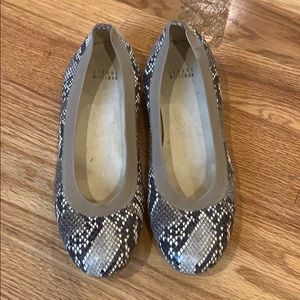 stuart weitzman flat